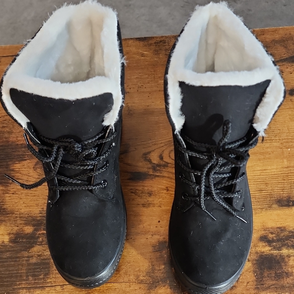 Boots Black Winter & Rain Boots with White Lining Unsex Men Size Is 5-5.5 FP